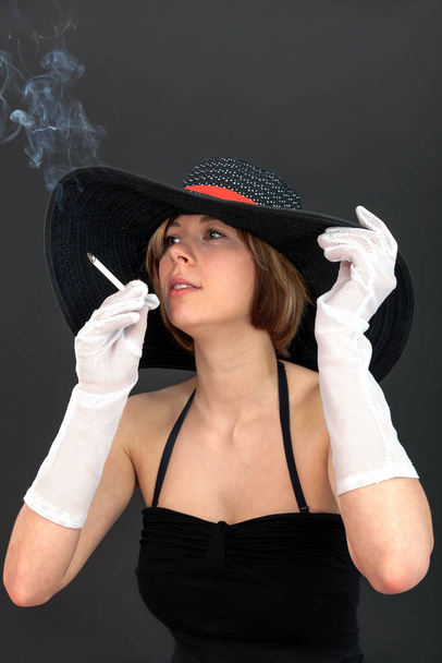 lady with gloves and cigarettes - Foto, imagen