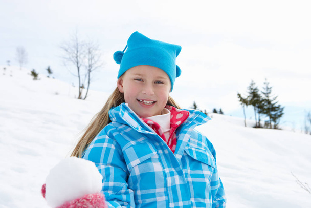 7 Year Old Girl On Winter Vacation - Φωτογραφία, εικόνα