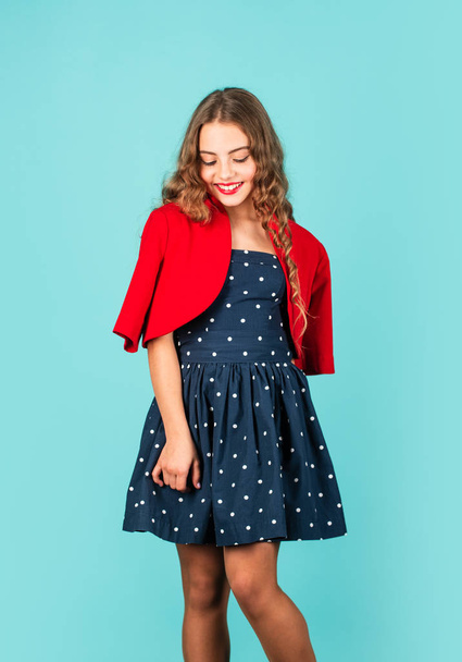 Rise of Vintage Fashion. Popularity of vintage has also been linked to change in consumer attitudes towards wearing and utilizing second hand goods. Little girl vintage style outfit. Retro kid - Фото, зображення