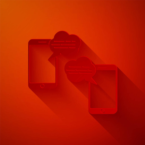 Corte de papel Nueva notificación de mensajes de chat en el icono del teléfono aislado en fondo rojo. Smartphone chateando mensajes SMS burbujas de voz. Estilo de arte de papel. Ilustración vectorial
 - Vector, imagen