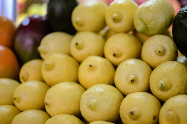 a lot of lemons on the market showcase - Photo, Image
