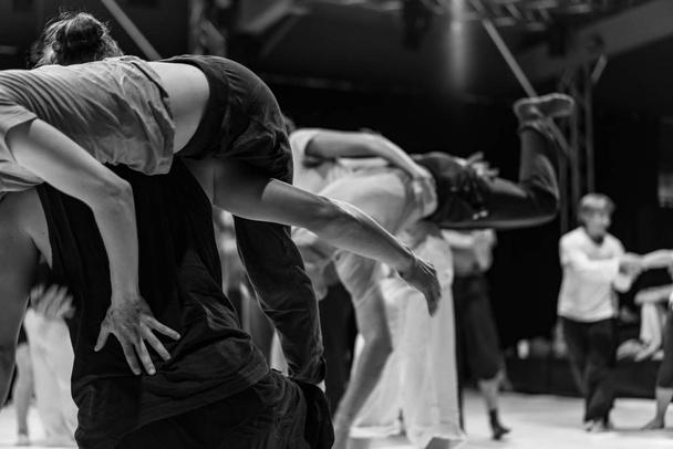 dancers mooving, contact improvisation, detail - Fotoğraf, Görsel