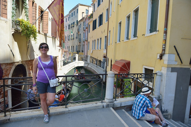Tourist woman have beautiful vacation time in venice italy - Foto, Bild