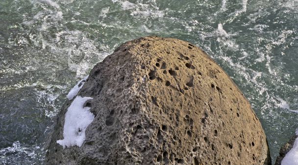 Ubicación: Rusia, la República de Adygea. Distrito del Valle del Ammonite. La mayor acumulación de artefactos del antiguo océano de Tetis. - Foto, imagen