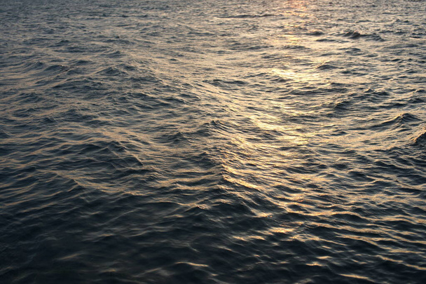 Pôr do sol em um mar negro - Foto, Imagem