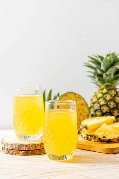 fresh pineapple juice - Фото, зображення