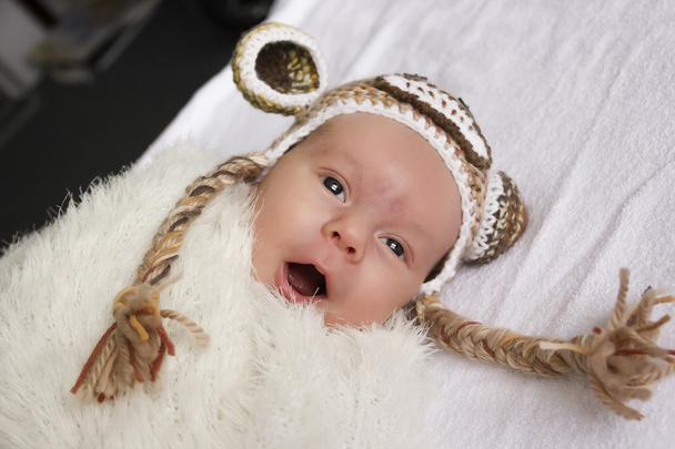Baby im Hut mit Ohren - Foto, Bild