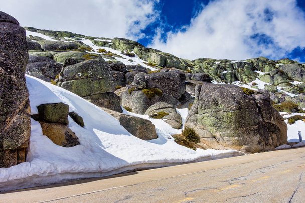 Landschap met sneeuw in de Serra da Estrela. Provincie Guarda. Griekenland - Foto, afbeelding