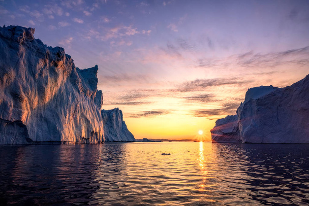 グリーンランド海のイルリサット氷河 - 写真・画像