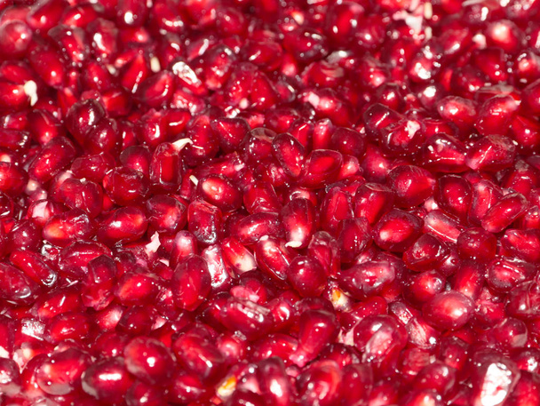 beautiful bright ripe grains of tropical pomegranate fruit - Fotografie, Obrázek