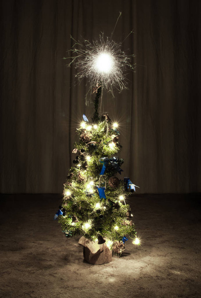 Chrismas Tree with Sparkles - 写真・画像