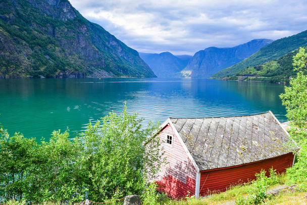 Het landschap van Nereyfjord in Noorwegen. - Foto, afbeelding