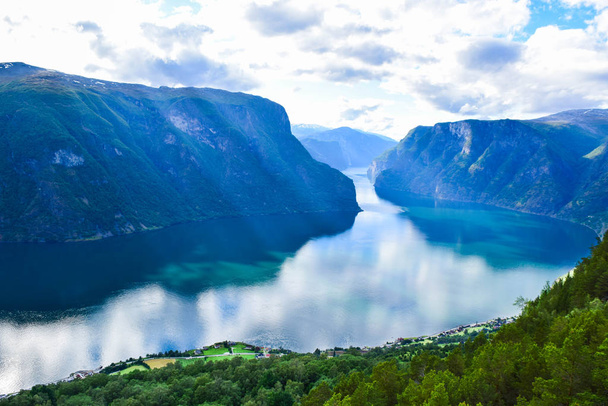 El paisaje de Aurlandsfjord en Noruega
. - Foto, Imagen