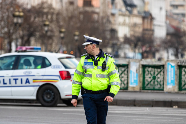 Agente di polizia, polizia stradale rumena (Politia Rutiera) diretto
 - Foto, immagini
