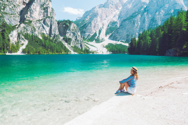 woman sitting on the beach of mountain lake summer season - Foto, Imagem