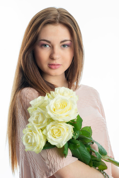 young girl holding a bouquet - Foto, imagen