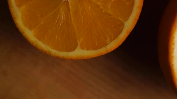 Φρέσκο πορτοκάλι. Τεμαχισμένα πορτοκάλια συνταγή περιστροφή - Πλάνα, βίντεο