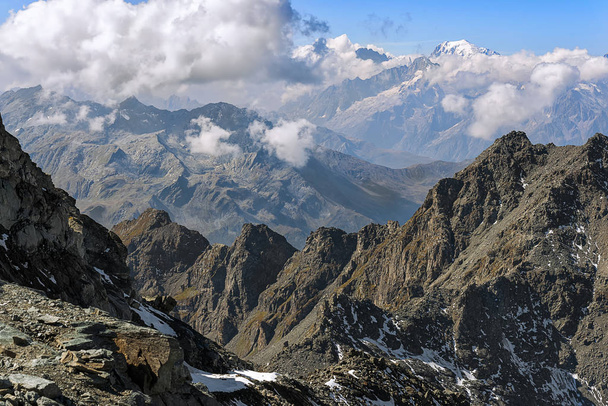 scenic view of majestic alps landscape - 写真・画像