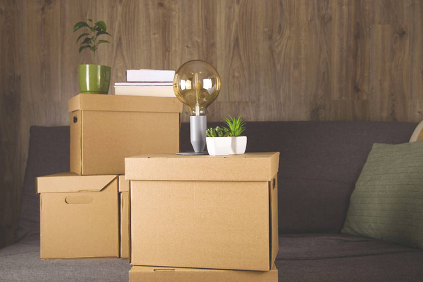 Craft boxes for collecting things and moving to another apartment. New housing and relocation concept. - Photo, Image