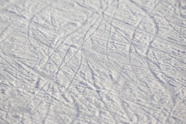 tracce luminose di pattinaggio su ghiaccio su una pista di pattinaggio. sfondo e testo
 - Foto, immagini