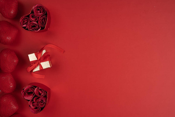 Gift box and heart shaped boxes with roses - Valokuva, kuva