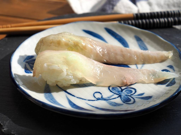 Ιαπωνικό παραδοσιακό φαγητό Flatfish Sushi - Φωτογραφία, εικόνα
