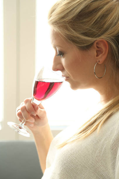 Woman with wine glass - Foto, immagini