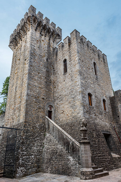 Замок Бролио в Кьянти
 - Фото, изображение