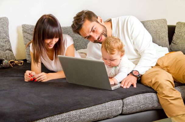 young family at home on laptop - Φωτογραφία, εικόνα