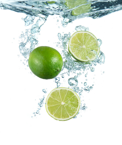fresh lime in water splash - Foto, Imagem