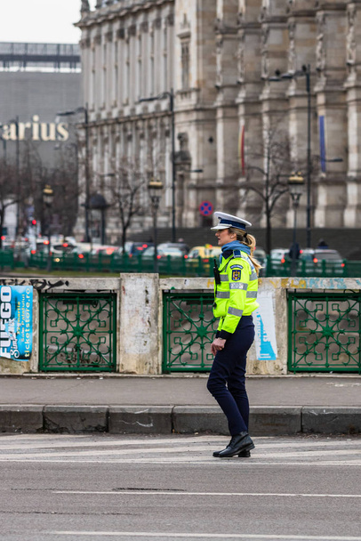 Polizeiagent, rumänische Verkehrspolizei (politia rutiera) directin - Foto, Bild
