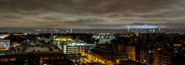 The view of Manhattan skyline at night from Queens, New York - Foto, Imagem