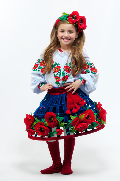 Menina bonita nova em um traje nacional ucraniano
 - Foto, Imagem