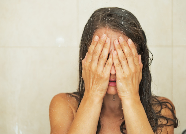 Woman in shower - Valokuva, kuva