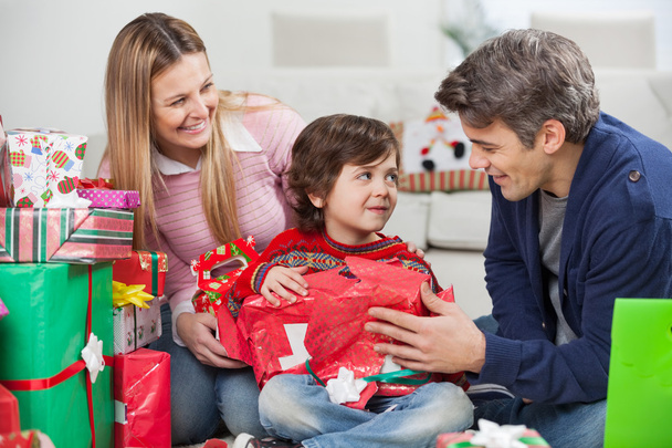 Parents With Son Opening Christmas Gift - Foto, imagen
