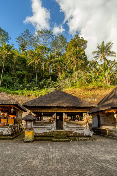 Tempio indù vicino Gunung Kawi, Bali Indonesia
 - Foto, immagini