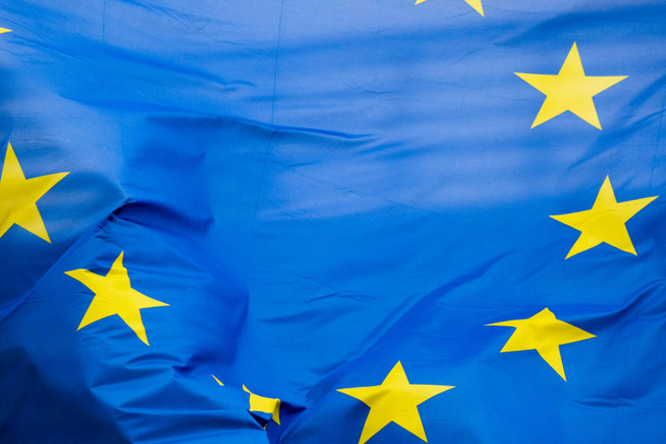 Bryssel, Belgia. 30. tammikuuta 2020. Euroopan lippujen läppä tuulessa EU:n päätoimipaikan ulkopuolella
. - Valokuva, kuva