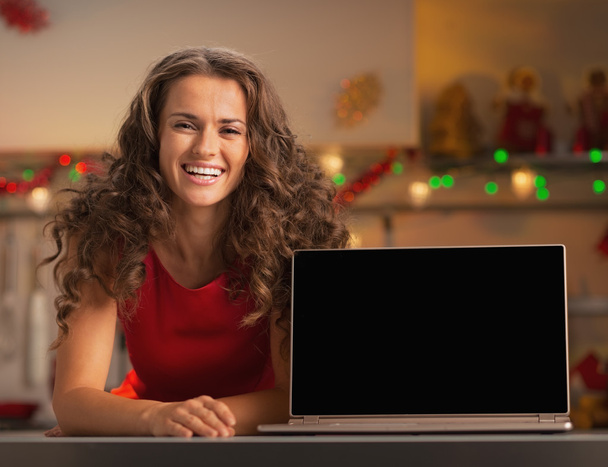 mulher usando laptop - Foto, Imagem