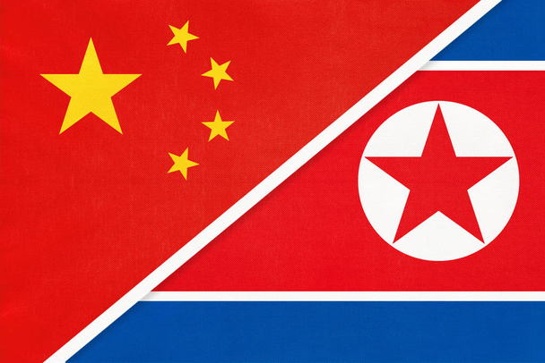 Китайская Народная Республика или КНР против национального флага КНДР из текстиля. Отношения между двумя азиатскими странами
. - Фото, изображение