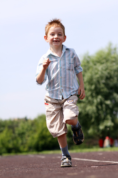 Run little boy - Zdjęcie, obraz