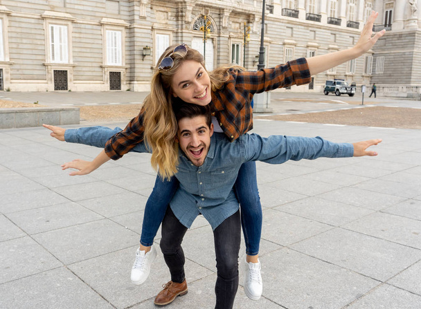 Young happy friends tourist couple having fun while traveling on a romantic trip around Europe. European city urban background. In tourism and vacations concept. - Foto, Imagen