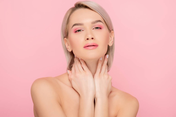 sensual naked girl with pink makeup looking at camera, isolated on pink - Fotografie, Obrázek