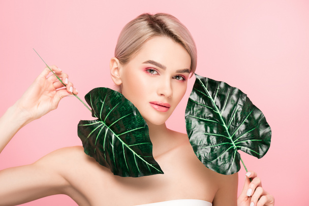 naked girl with pink makeup isolated on pink with green leaves  - Foto, Imagem