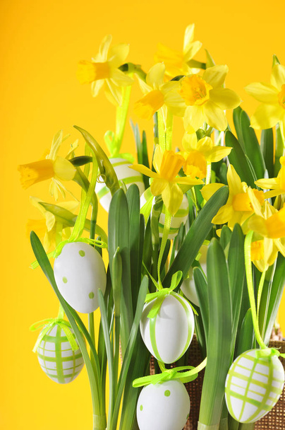easter bouquet with daffodils and hanging easter eggs - Fotoğraf, Görsel