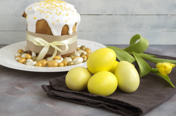 Easter food. Easter cakes and painted eggs. - Photo, Image