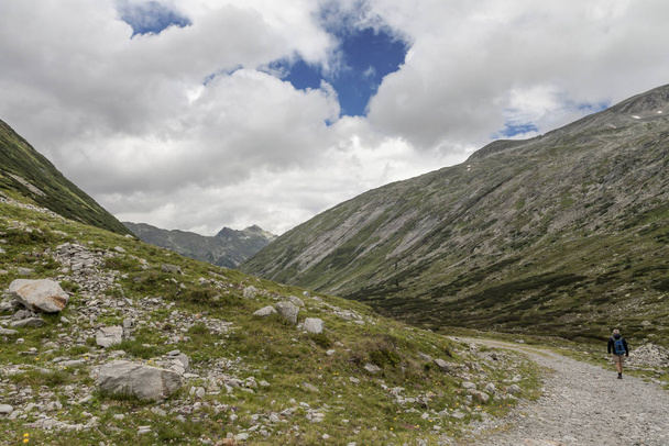 scenic view of mjestic mountain landscape - Foto, Imagen
