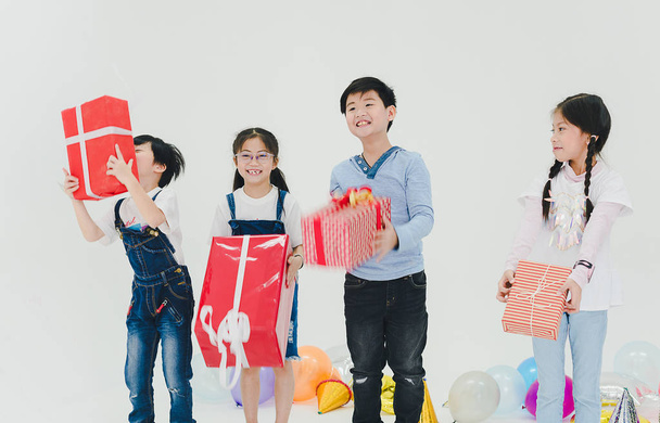 Asian children Give gifts to celebrate Christmas and New Year. o - Photo, Image