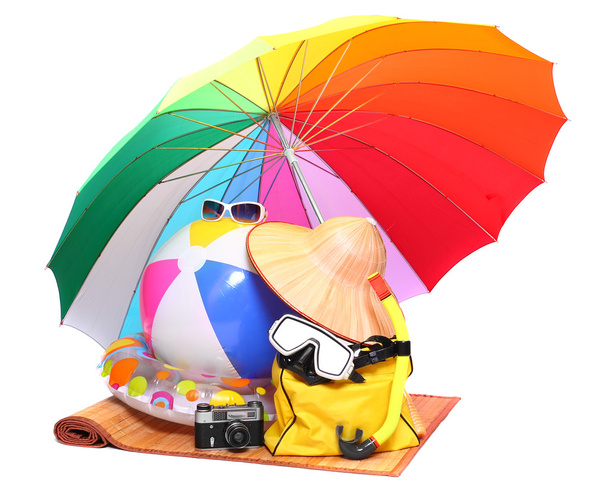 UV-beschermende uitrusting, zon lotion en zwevende water speelgoed - Foto, afbeelding