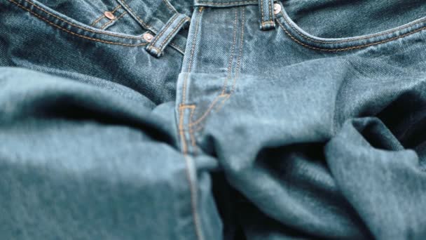 Close-up van Blue Denim Jeans, Tilt Up Shot, Geselecteerde Focus - Video
