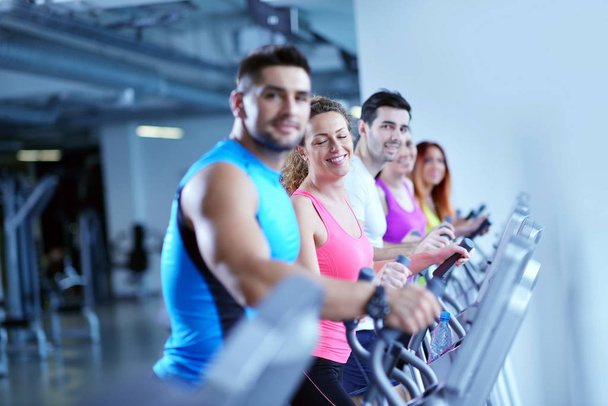 group of young people running on treadmills in modern sport  gym - Fotoğraf, Görsel